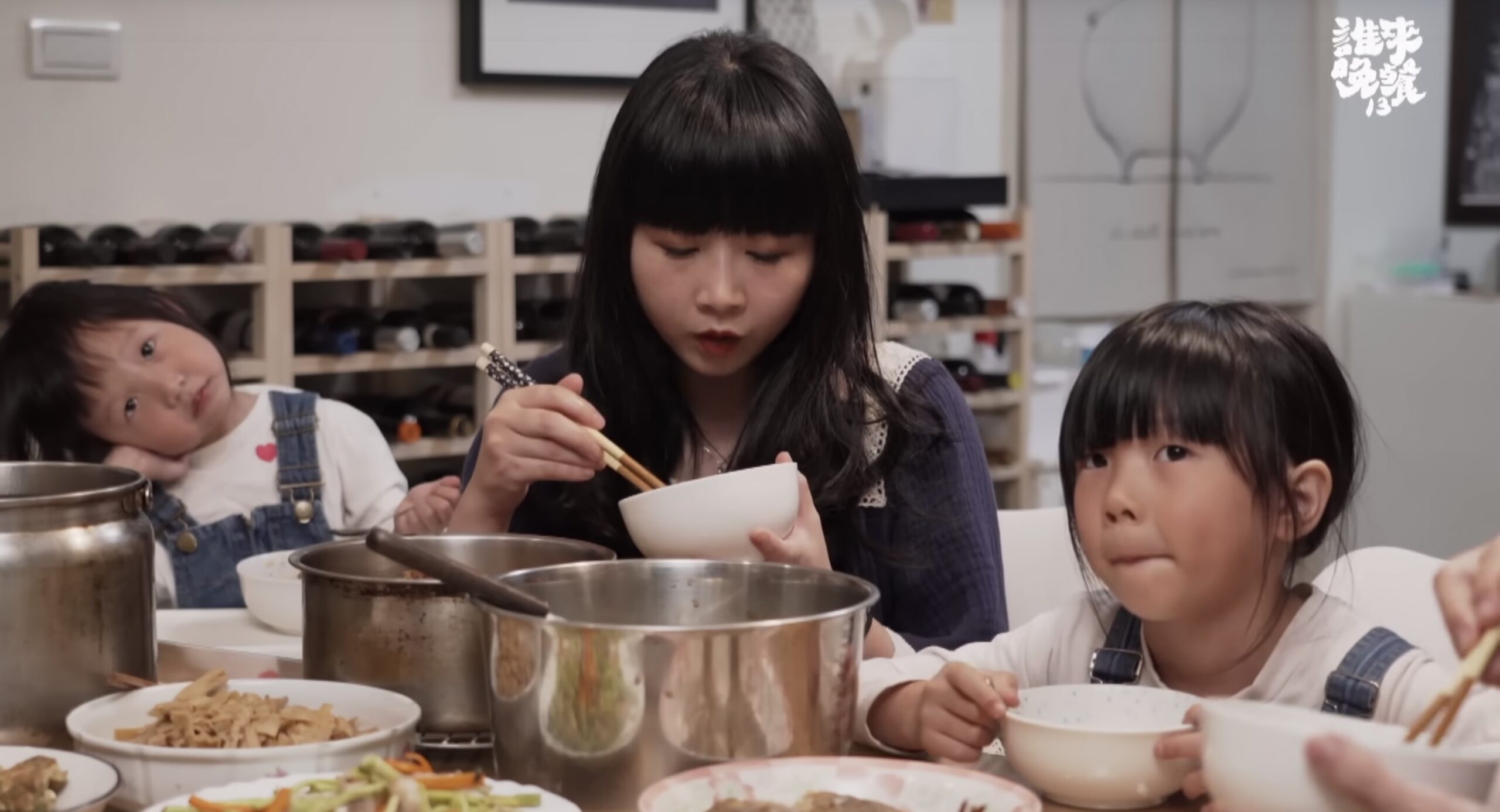 廖心筠的女兒說,以後想成為像媽媽這樣的角色,因為家裡女主外男主內,媽媽可以睡到中午十二點。