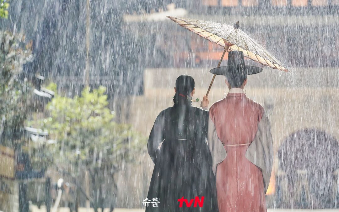 《王后傘下》遮的不是風雨，而是撐出親子之間的信任空間