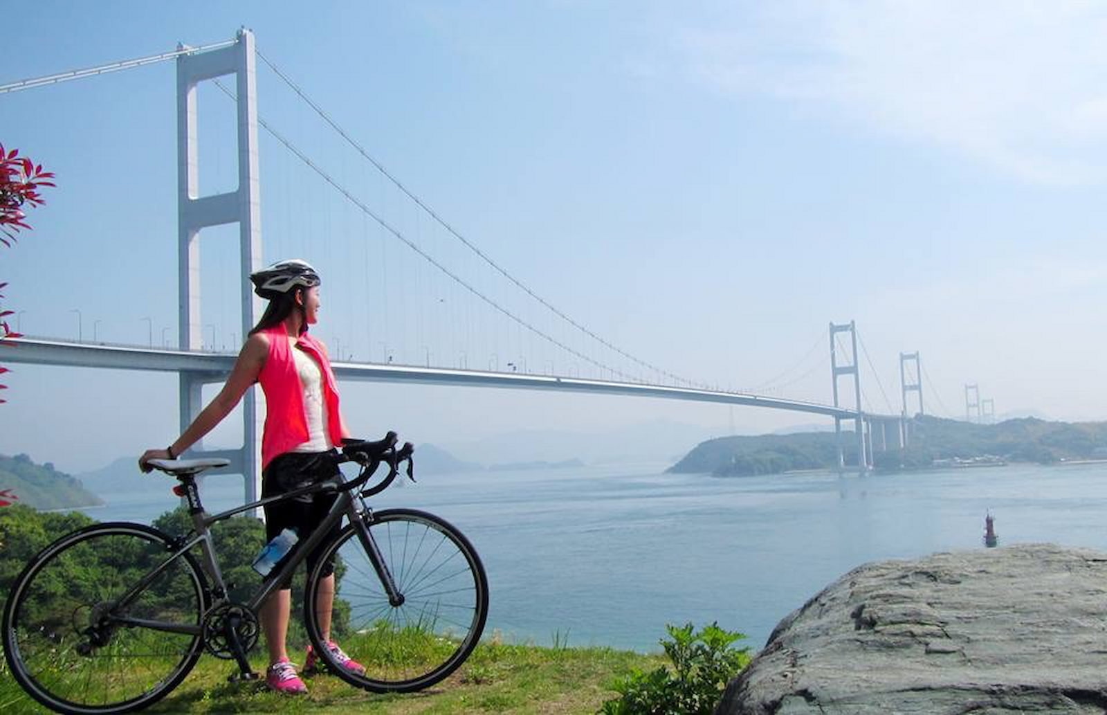 日本首條橫跨海峽的自行車道，騎單車或步行也能橫跨海峽(瀨戶內海)。圖／魏華萱提供