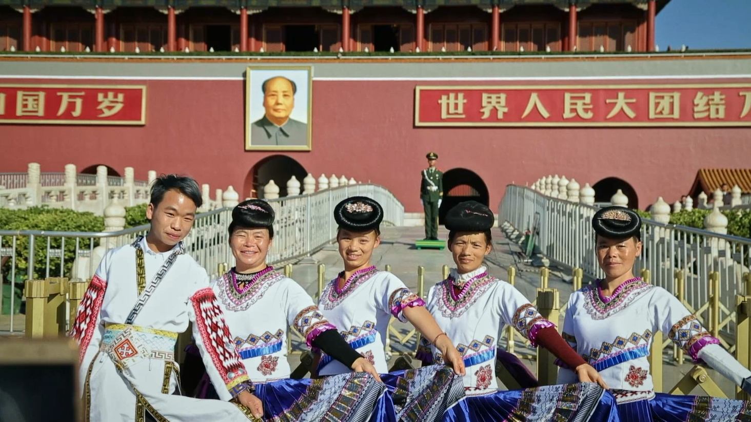 小水井村唱詩班唱進北京表演。圖／《曠野歌聲》