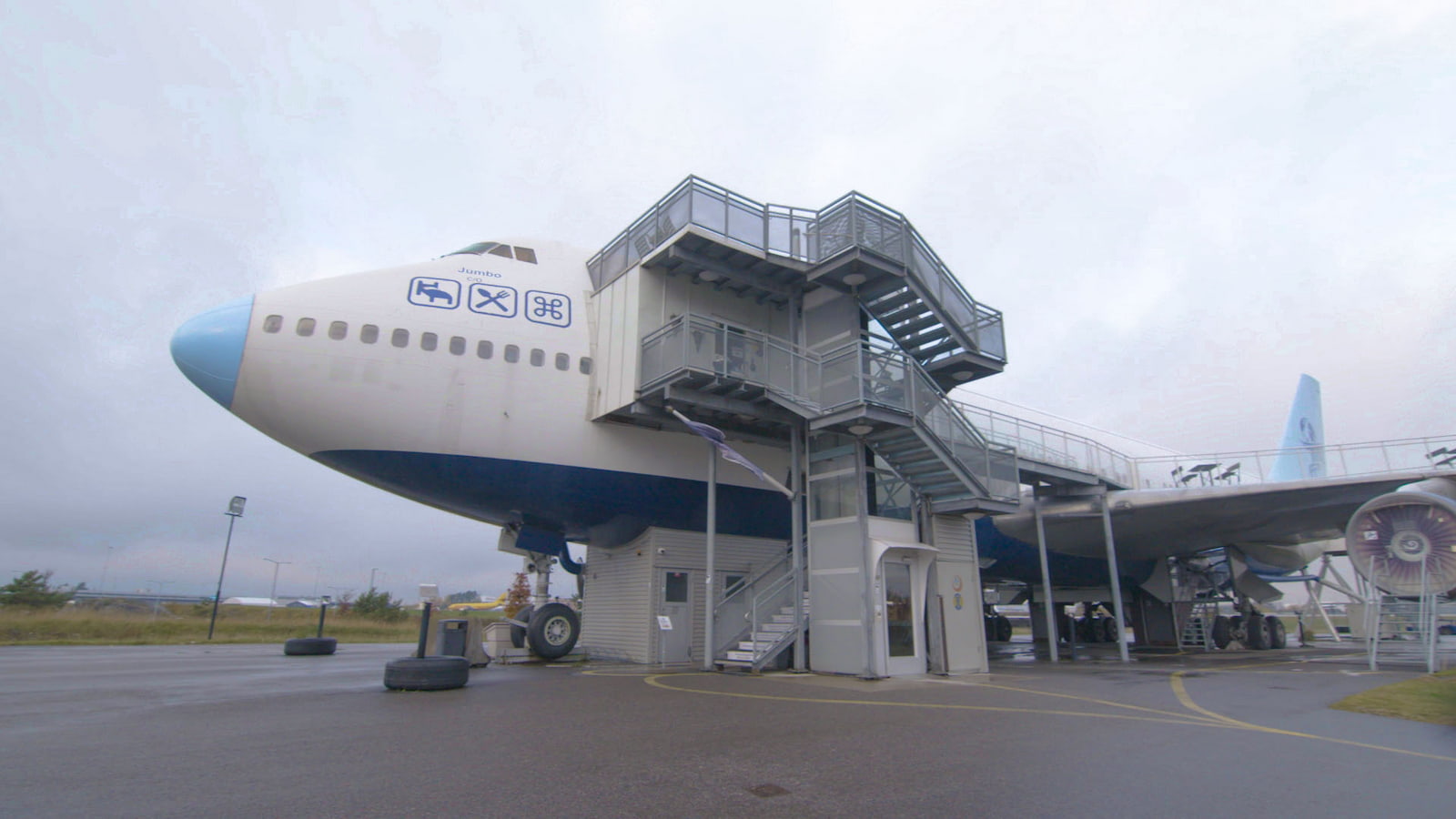 全球第一家747客機改裝的旅館就在瑞典。劇照／《環球祕境旅店》