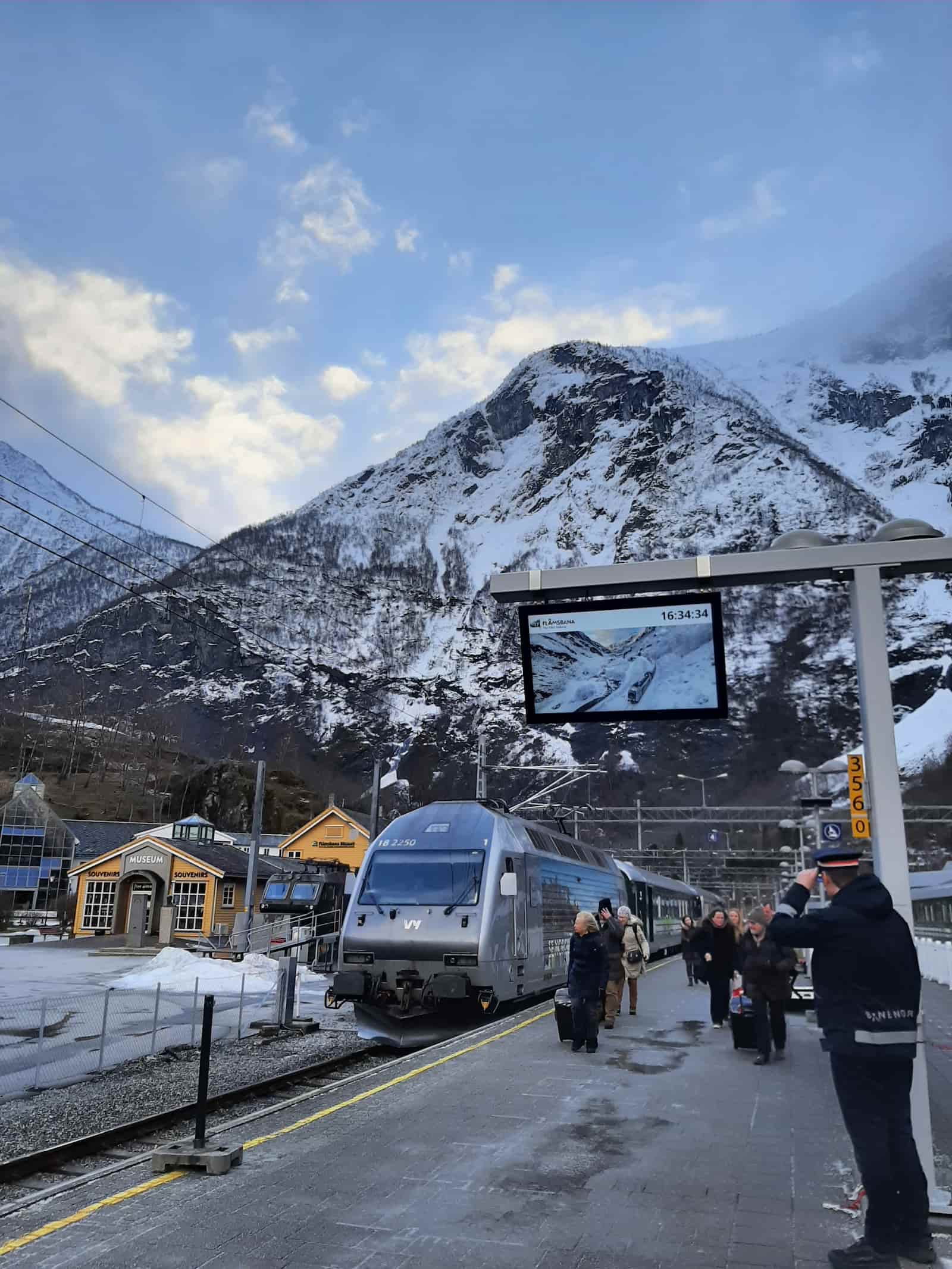 挪威的卑爾根鐵路。劇照／《奔馳世界絕景鐵道》
