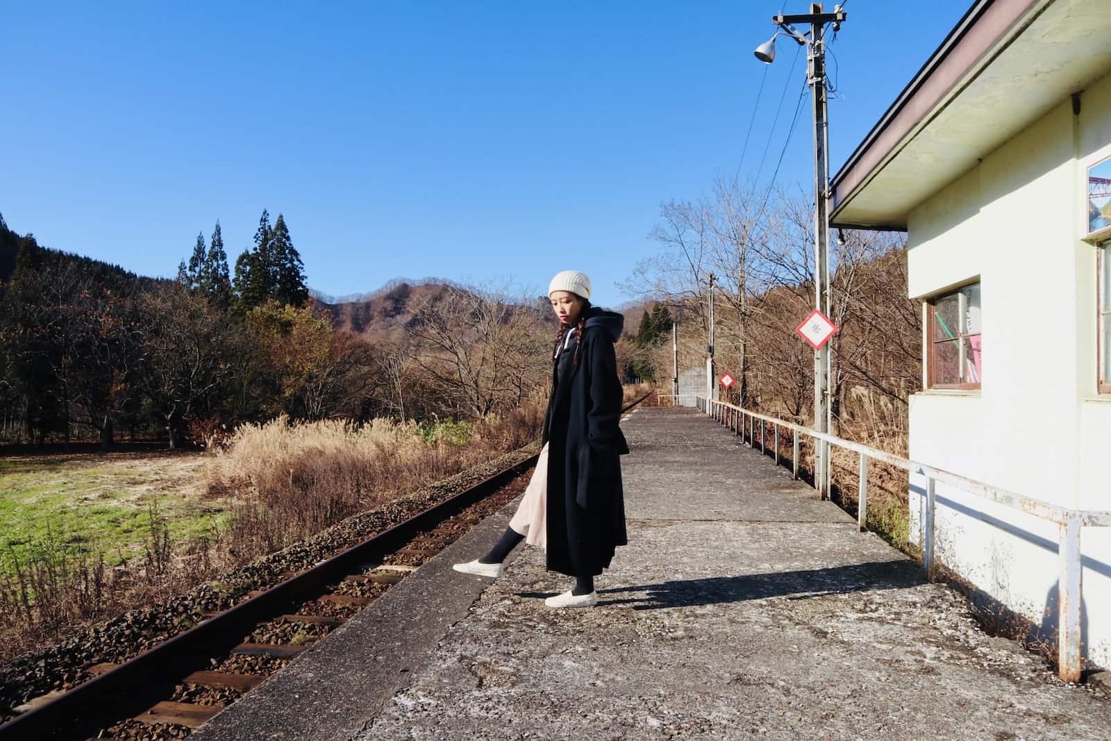 接觸獨活之後，一個人到秋田旅行時在無人車站拍下的照片。圖／吳詠心提供