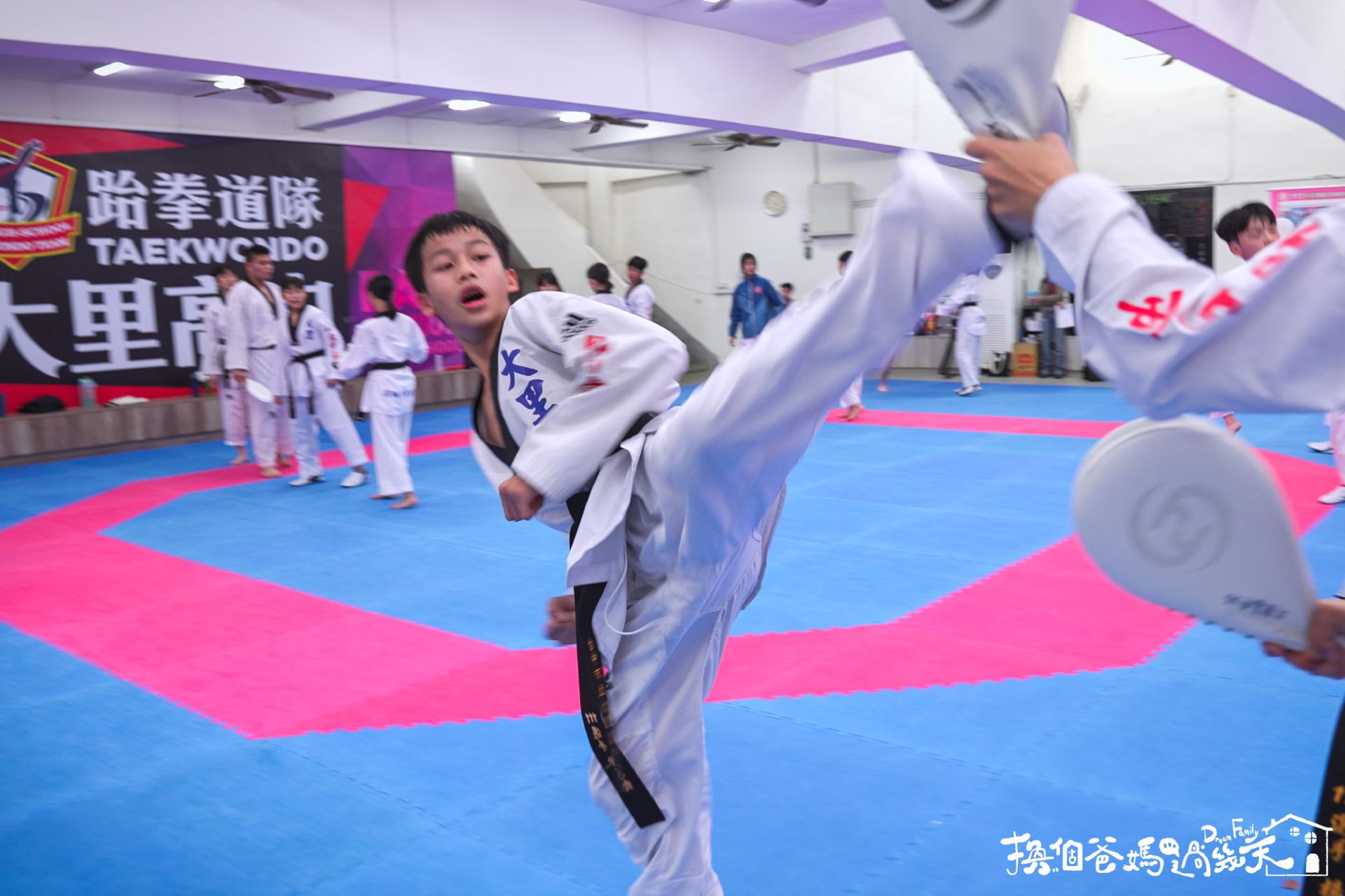 子齊是跆拳道校隊，夢想是代表台灣出征奧運。圖／《換個爸媽過幾天》