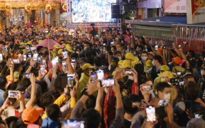 揹GPS幫香客定位白沙屯媽祖鑾轎，吳文翠的進香路高低起伏就像人生