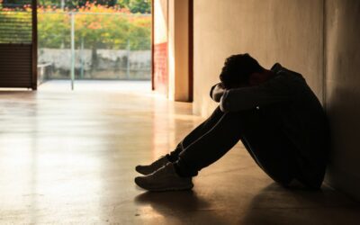 青少年憂鬱症外顯症狀常為「生氣」，家長恐誤解讀為叛逆