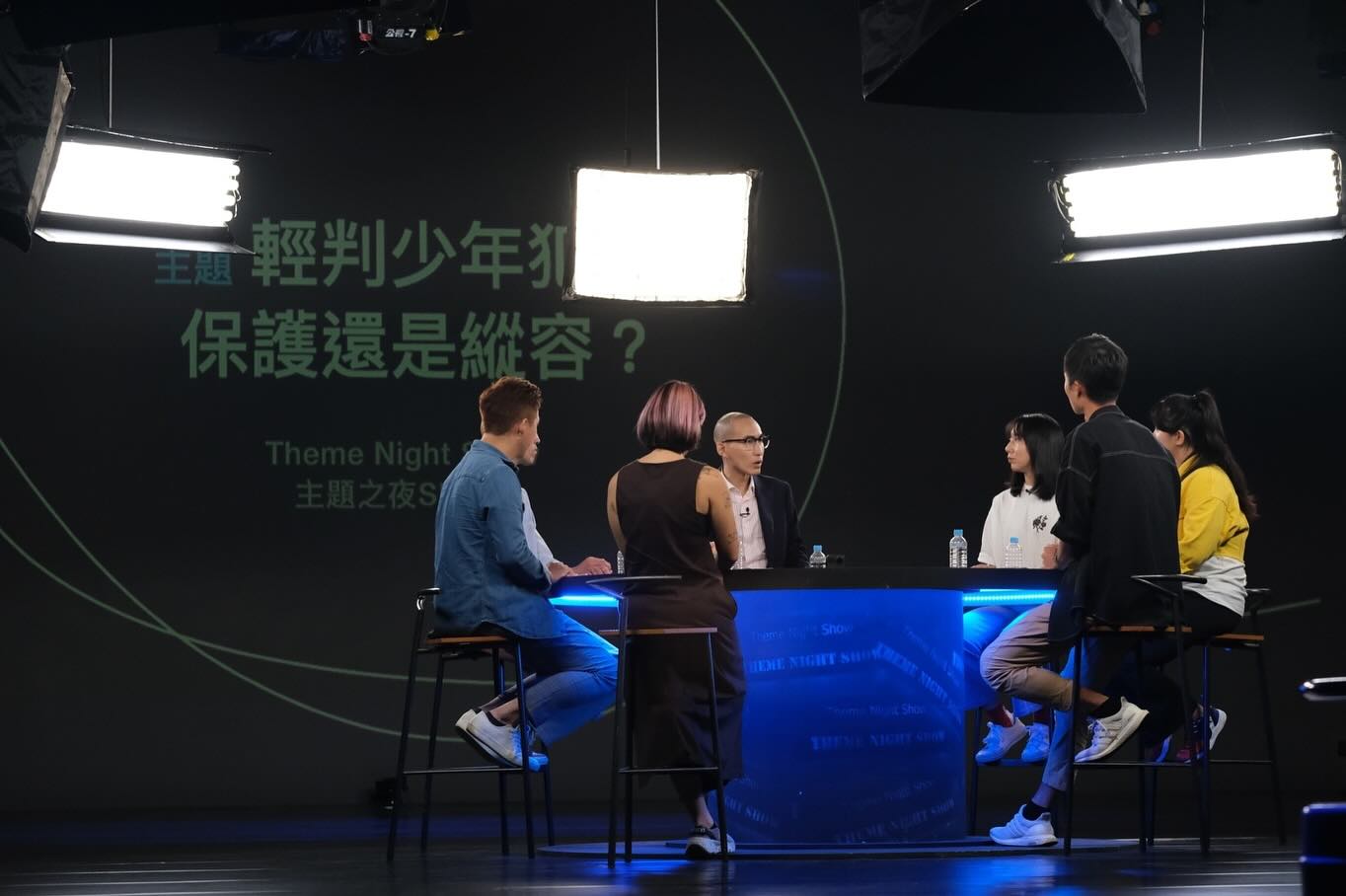 少年犯罪是否該等同成人量刑？需要考量許多家庭與社會脈絡。圖／《公視主題之夜SHOW》