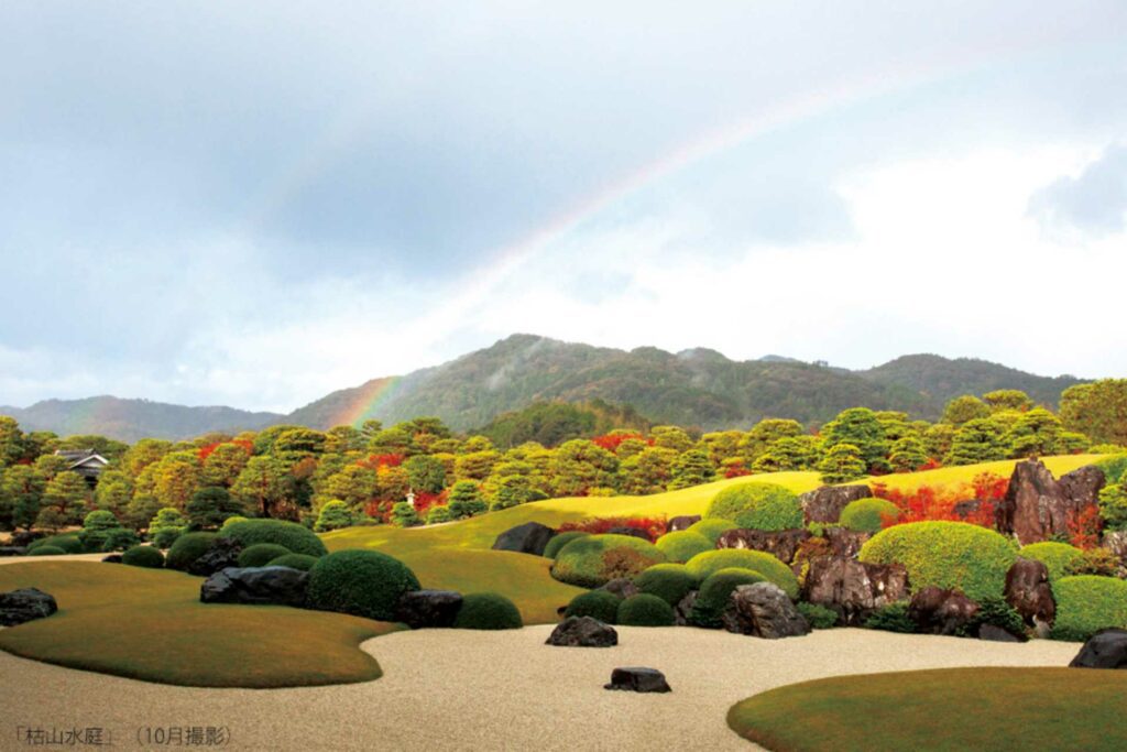 足立美術館是日本第一庭院，「枯山水庭」與彩虹融為一體。圖／足立美術館官方X