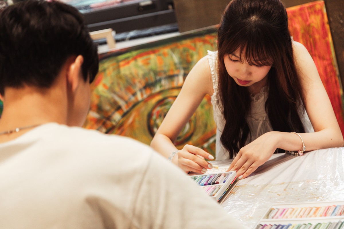 從他人的眼中發現自己的亮點，也是解決容貌焦慮的方法之一。圖／《Meet Up！高校生 #校外教學》