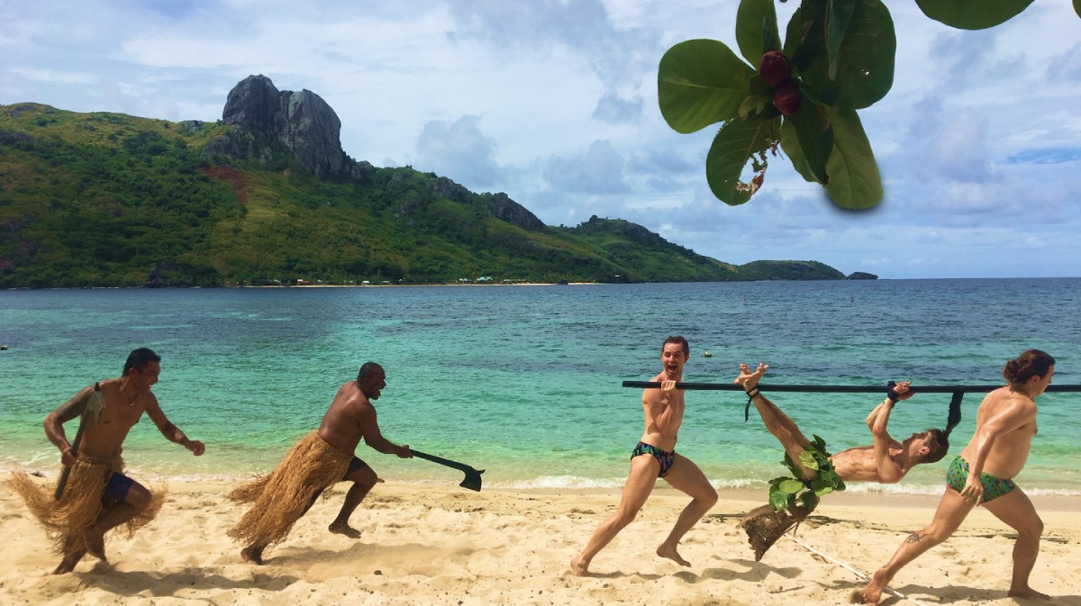 耶皮不受身體限制，與兩位摯友享受許多無厘頭的生活樂趣。圖／《三人四腳》