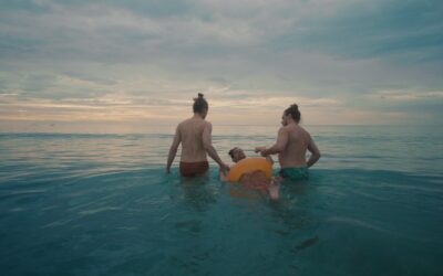 全身癱瘓如何享受生活？他被兩個男朋友脫光衣服綁在十字架，台灣漸凍人胡庭碩看了片卻說：「羨慕」？