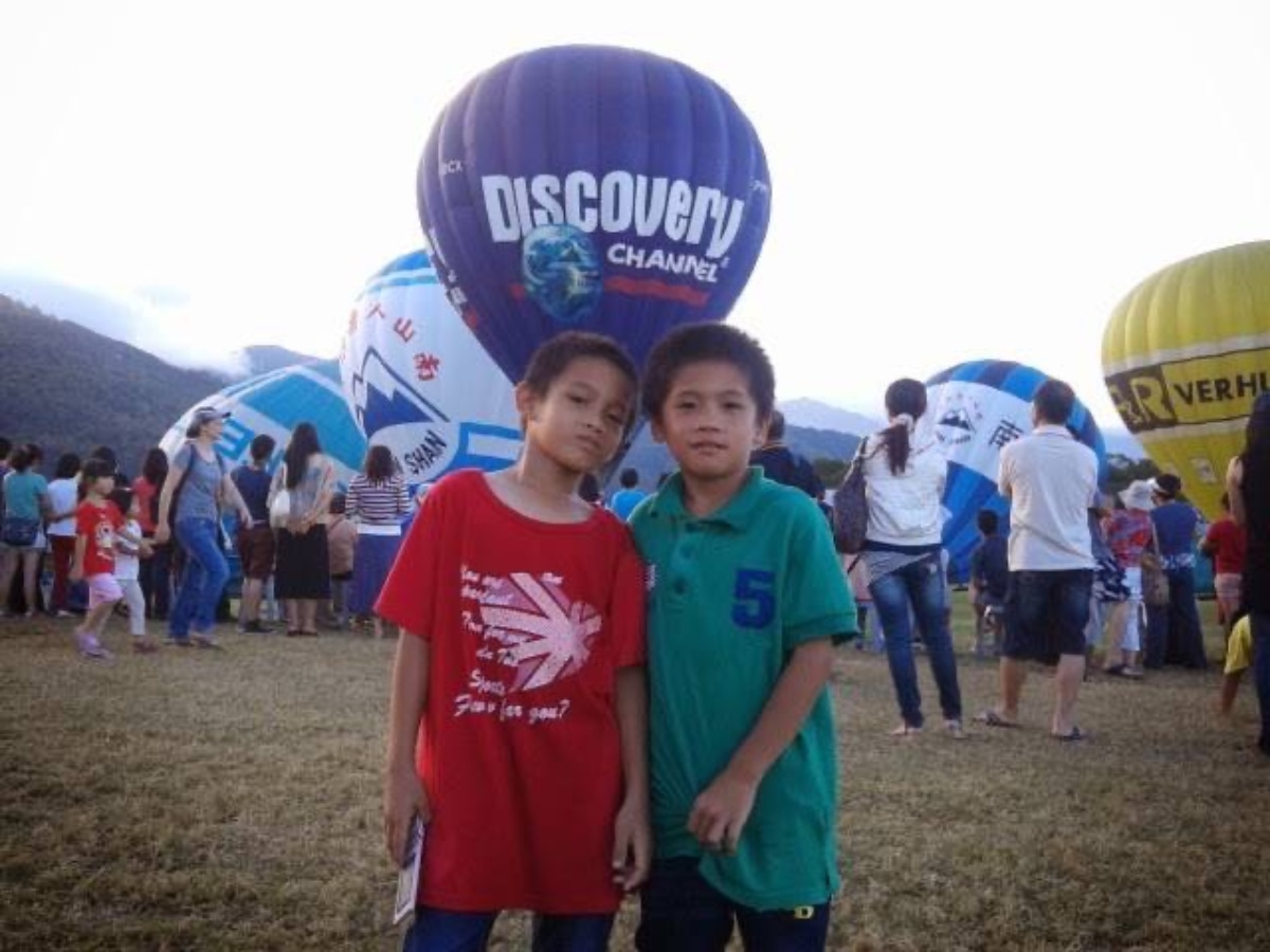 陽柏翔（左）與弟弟小時合照。圖片提供／陽柏翔