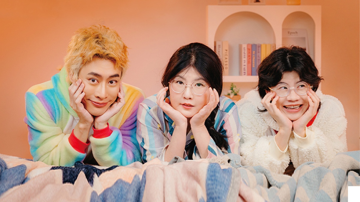 左起陳栢青、吳曉樂、傑尼，共同主持「史上最吵的讀書節目」。圖／《反正你也不睡覺》
