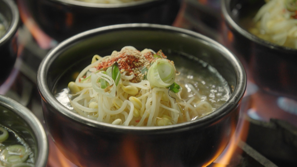 豆芽菜醒酒湯。圖／《醒酒：大城市生存法則》