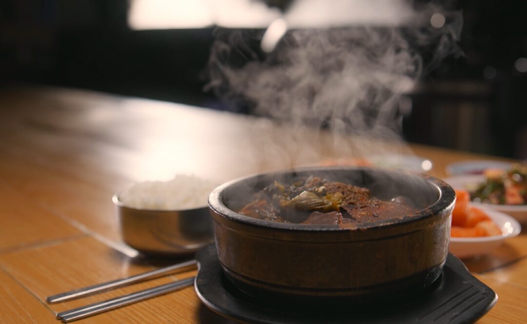 從解酒到補身，韓國「醒酒湯文化」以湯飯滋養庶民靈魂的飲食精髓