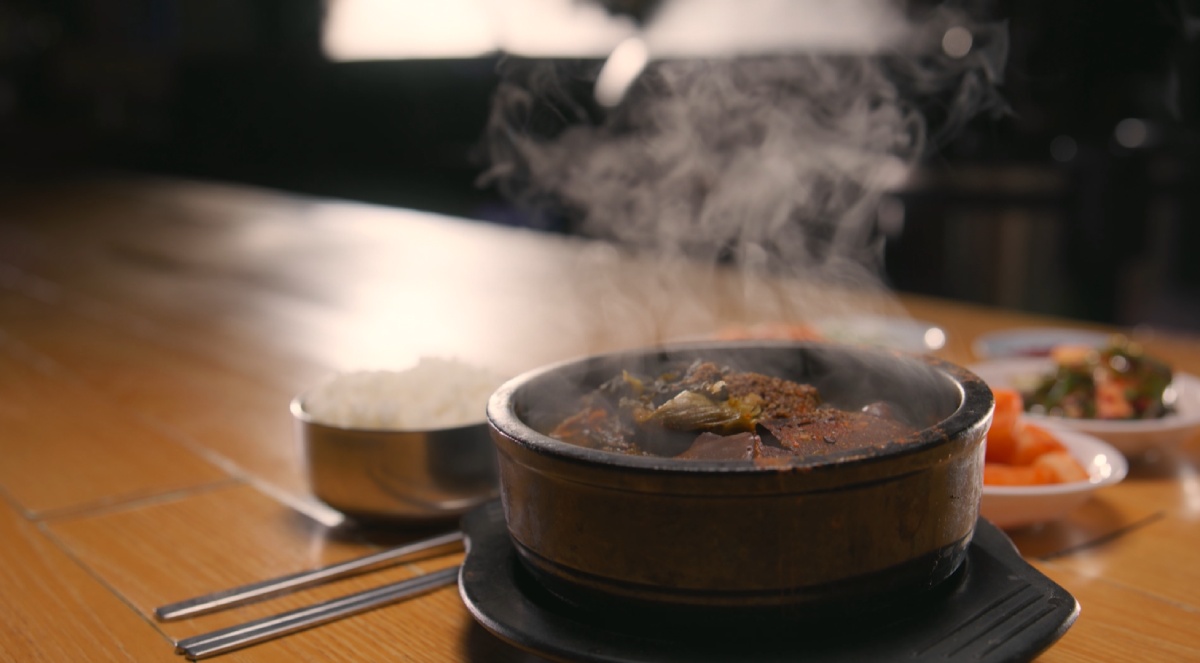 醒酒湯可舒緩宿醉。圖／《醒酒：大城市生存法則》