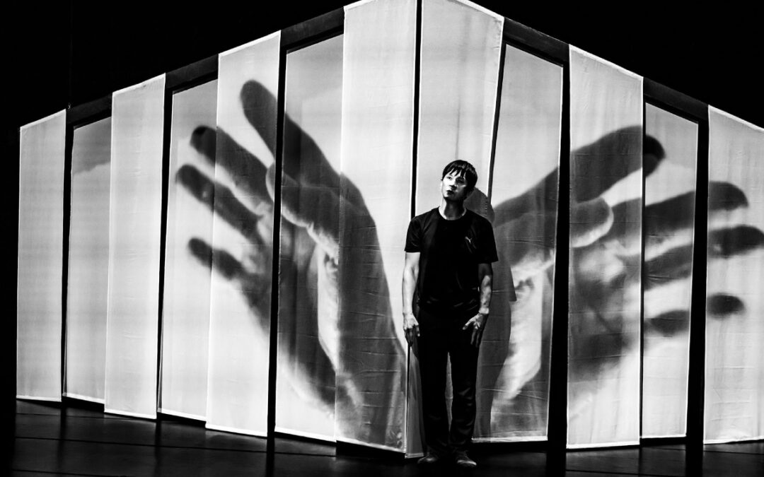 舞者吳義芳60+的身體管理：靠「呼吸」與「隱形能量球」修復，疼痛不是敵人而是訊號