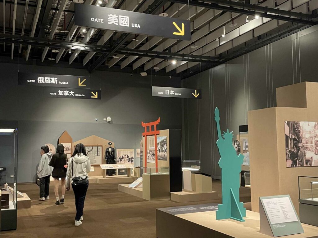 |〈國際線〉展區以 「GATE+國家」作為子題。