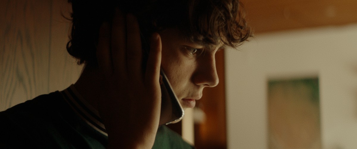 嘉寶曾經試著撥打青少年諮詢專線求助。圖／《我15歲，你在乎嗎？》