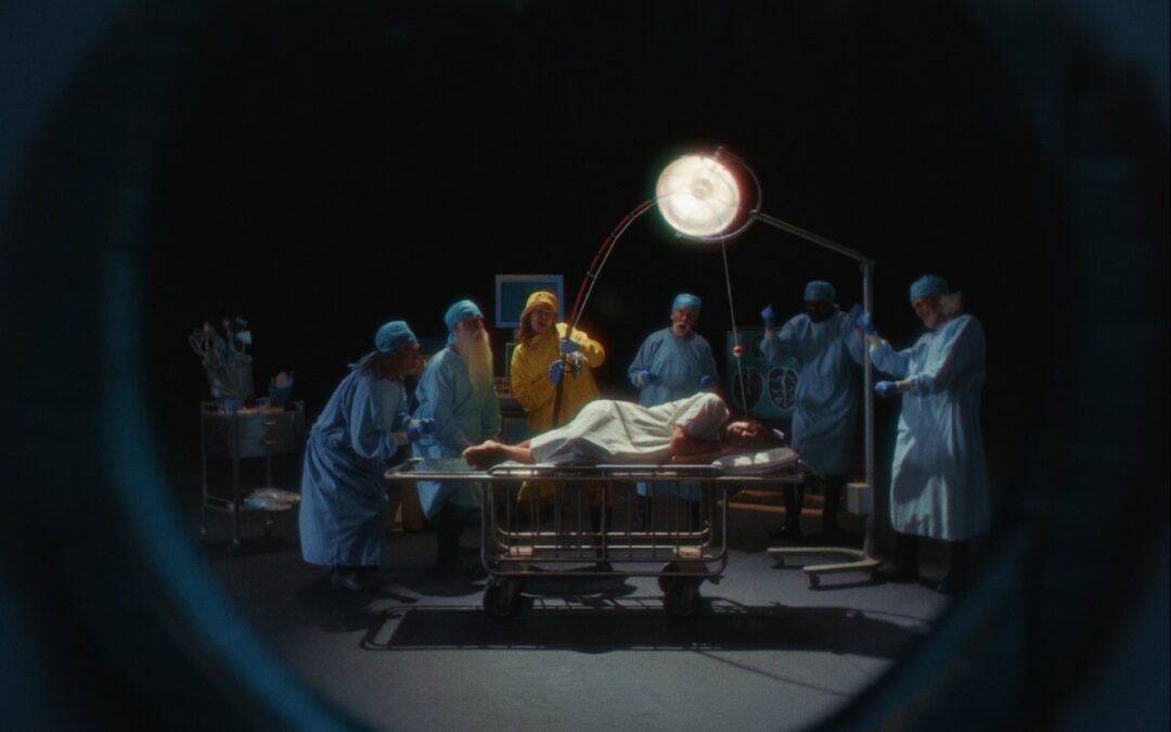 該怎麼告訴孩子我生病了？《我爸腦袋裝魚！？》用隱喻接住焦慮，相信孩子也能撫慰你的脆弱