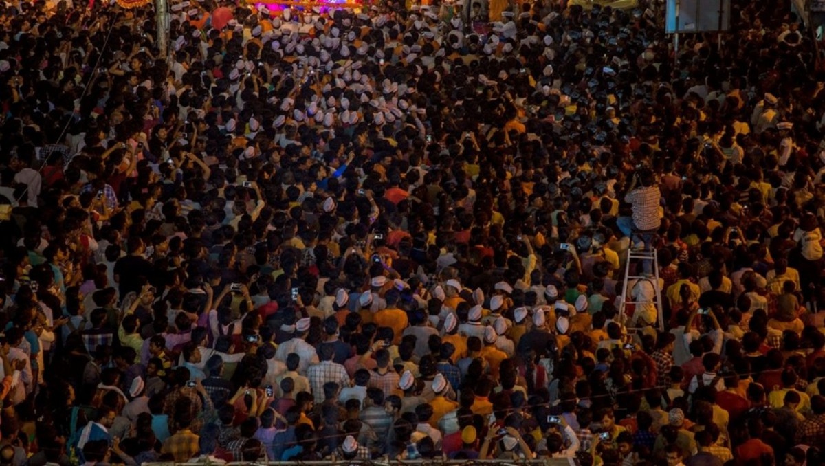 根據研究，當每平方公尺達到五人，就是踩踏事件的臨界點。示意圖