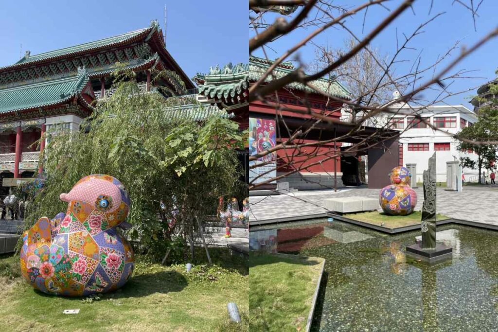 |史博館前的兩座〈鴛鴦〉在水池對岸互相遙望。