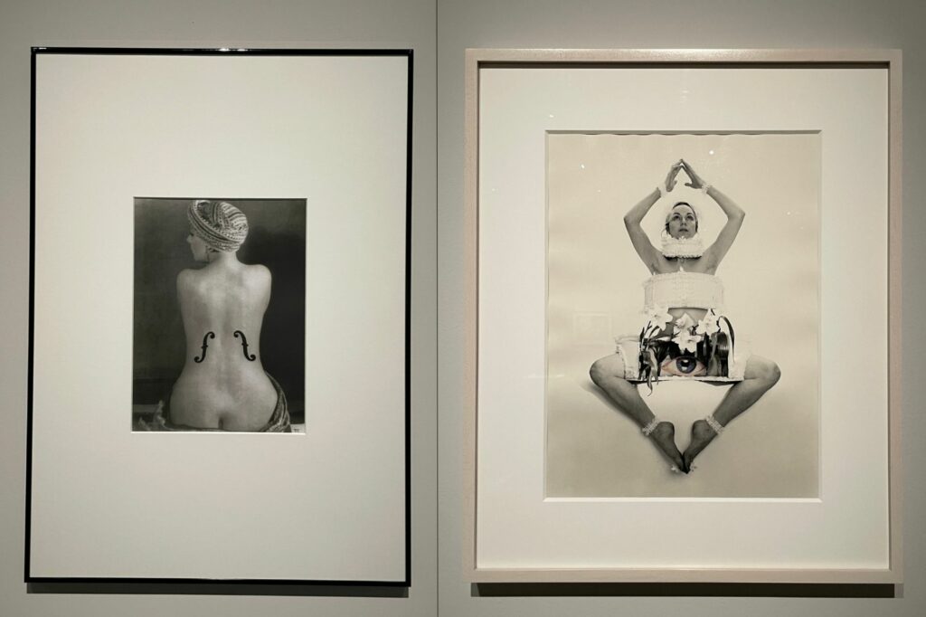 ｜左為曼・雷〈安格爾的小提琴〉（1934）；右為佩妮・斯林格〈想想百合花〉（1973）。兩者皆展示在「慾望之體」展區。