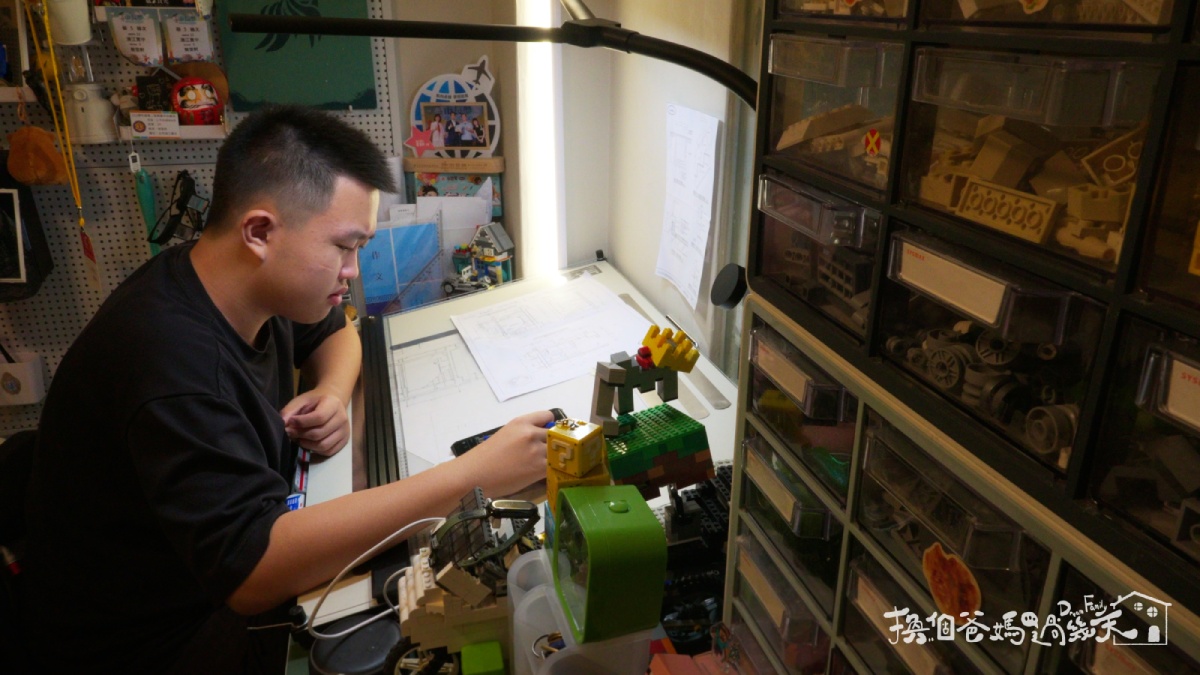 旻軒喜歡創作影片，希望能當Youtuber，常看短影音找尋靈感。圖／《換個爸媽過幾天》