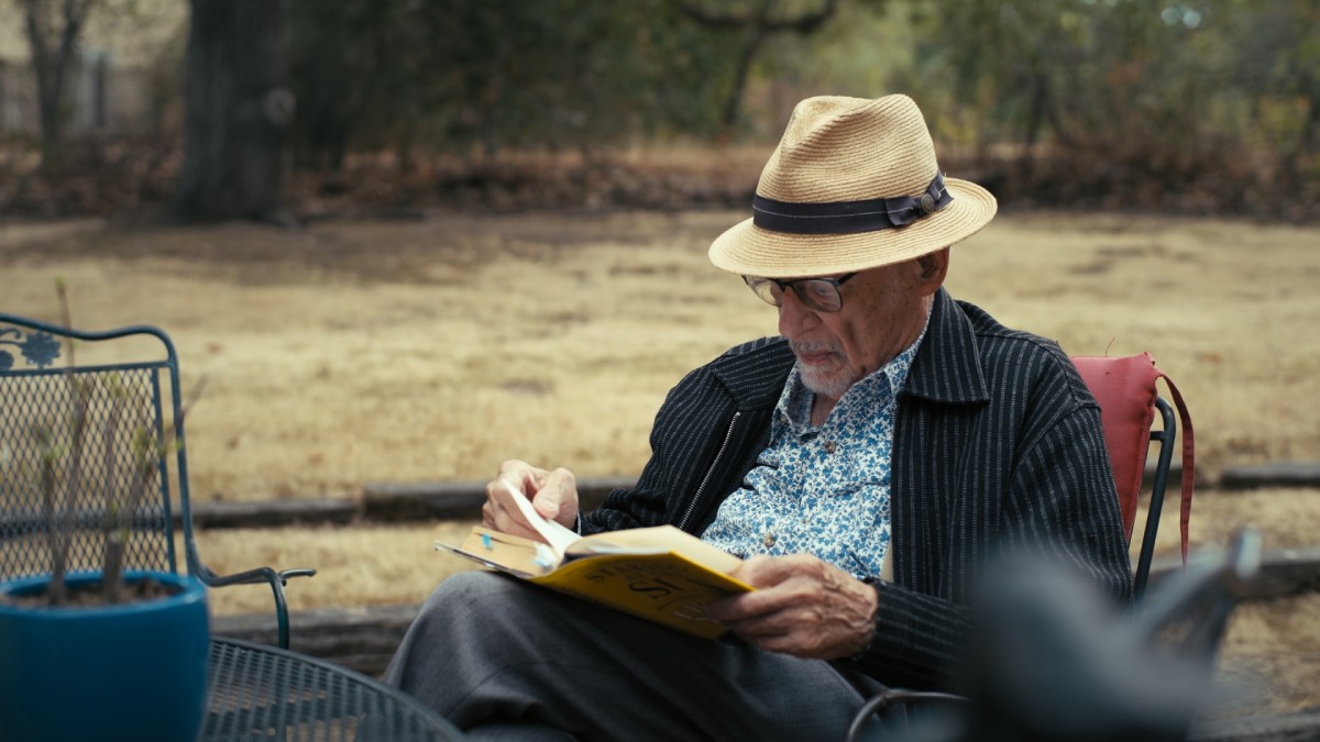 歐文亞隆熱愛閱讀與寫作，擅於用文字串聯世界。圖／《歐文亞隆：凝視太陽》