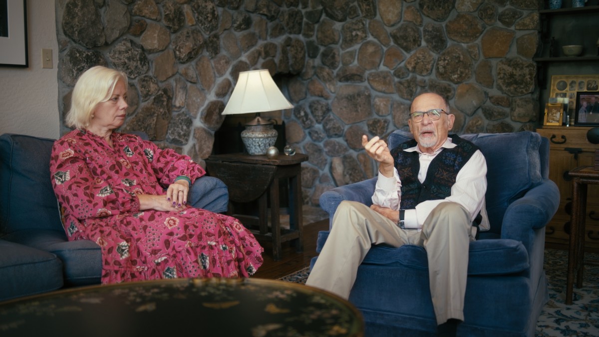 歐文亞隆與莎琪娜。圖／《歐文亞隆：凝視太陽》