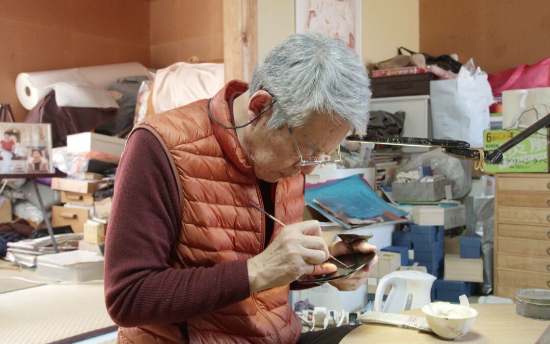 能登半島大地震之後，輪島漆器大師北濱幸作，用金粉重繪家鄉光彩