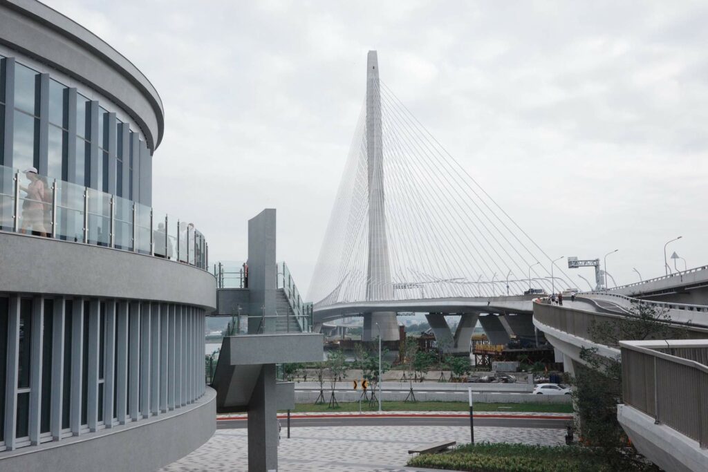 ｜民眾可從橋管中心，近距離欣賞淡江大橋。