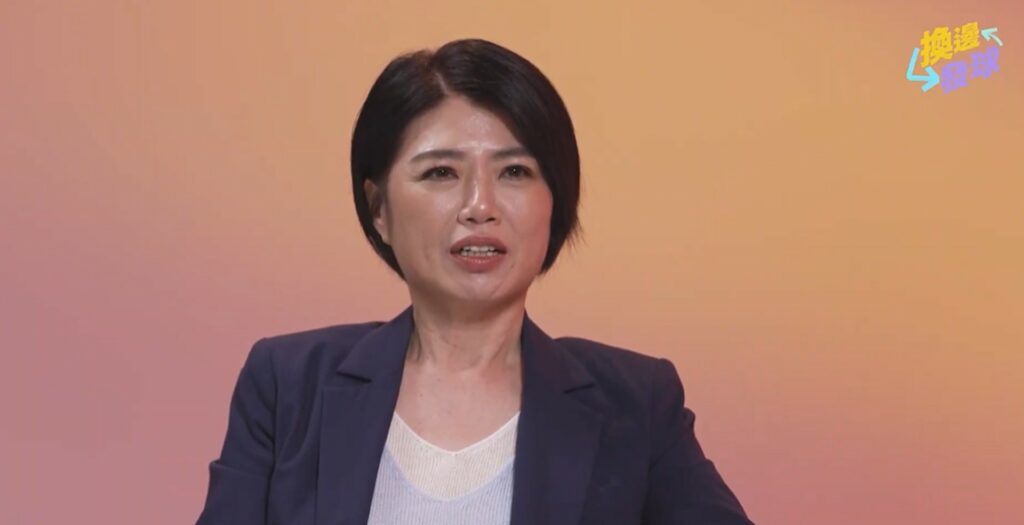 |嚴藝文坦言,隨著年齡增長,自己對愛情與人生的理解不斷改變,也逐漸學會接受無法重來的選擇。(圖/換邊發球)