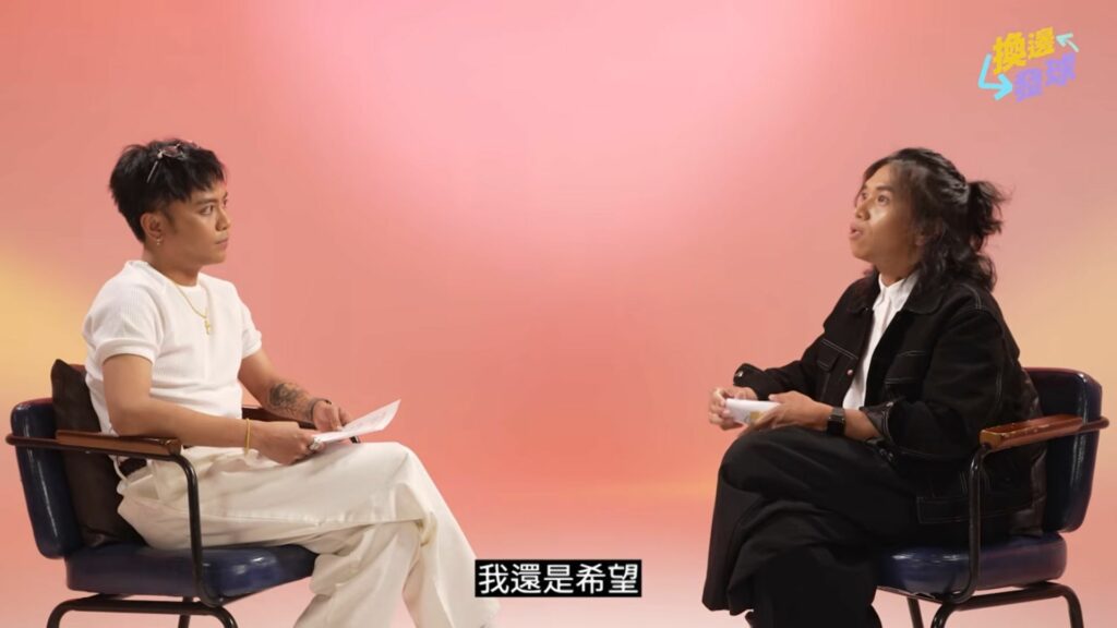 聚焦原住民刻板印象與身分認同，兩位主持人從求學經驗、都市原住民焦慮，聊到與家人期待之間的拉扯。