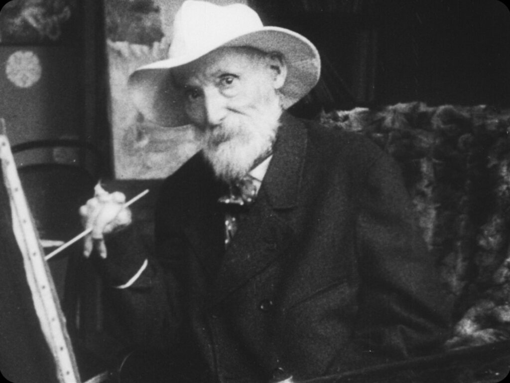 晚年的雷諾瓦幾乎每天作畫。即使手指因病變形、握筆困難，他的手臂依然穩定，持續在畫布上留下色彩與光。